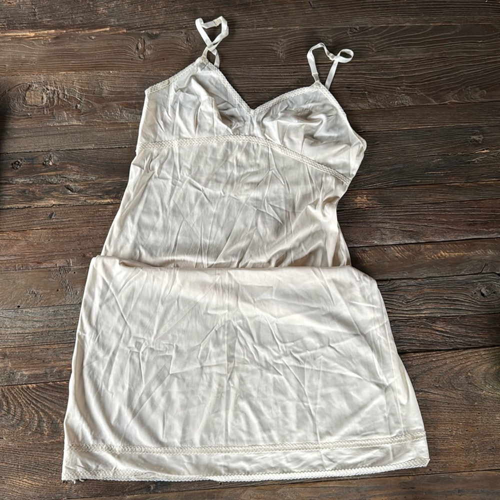 Vintage Lorraine cream nylon slip GVC size 36 tall